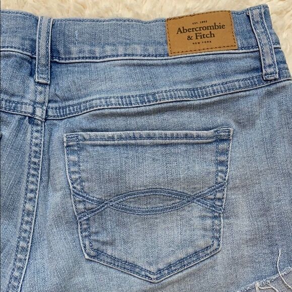 Abercrombie and Fitch light wash short shorts - Picture 5 of 9